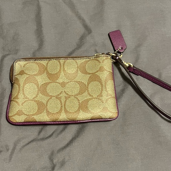 Coach Corner Zip Wristlet In Signature With Leather Trim F64233 Khaki - Picture 2 of 6